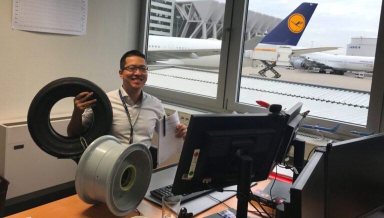 Read more about the article Key Account Manager at Lufthansa Technik – Interview with our colleague Minh Vu