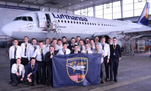 Read more about the article Course LHG goes on a fieldtrip – tour of the Lufthansa Technik facility in Hamburg