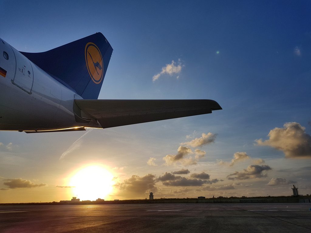 Sonnenaufgang am Hangar