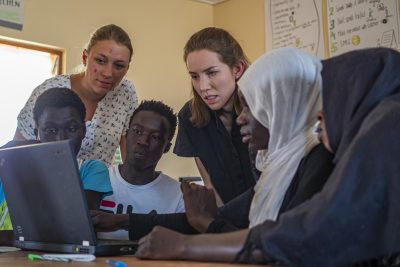 Excel lessons with the students - many of them worked with a laptop for the first time (Photo: Felix Flohr)