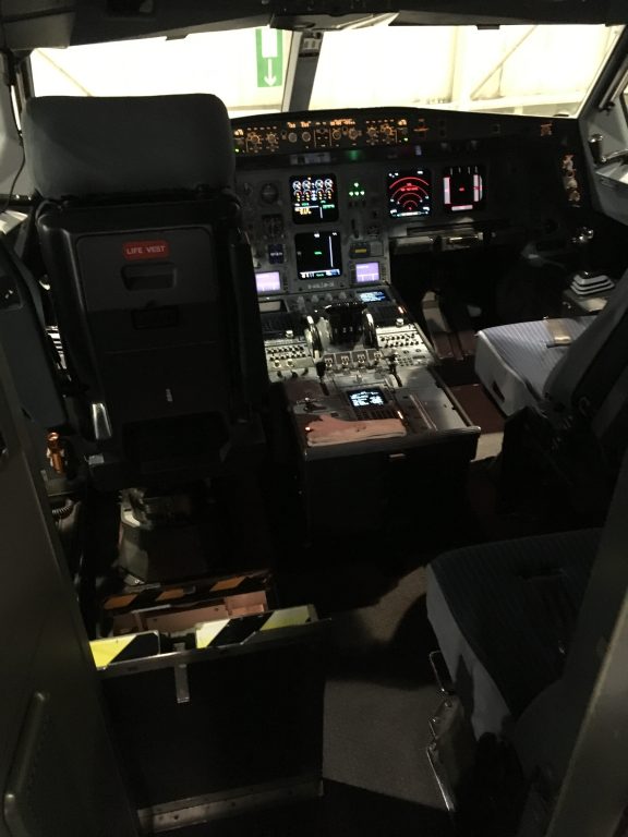 Zugang Avionics Compartment