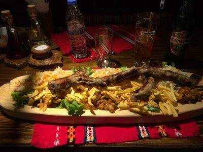 Essen im traditionellen bulgarischen Restaurant "Hadjidraganovite Izbi" - unbedingt vorher reservieren